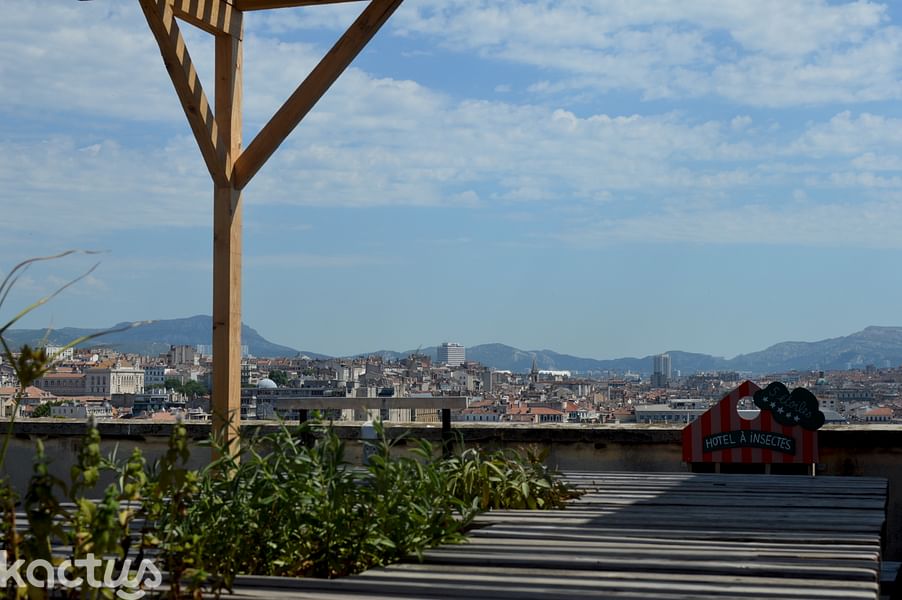 Le Toît terrasse et une partie de la vue panoramique sur Marseille