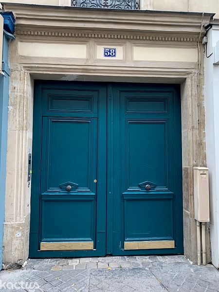 Porte sur la rue, 58 rue de la Fontaine au Roi, 75011