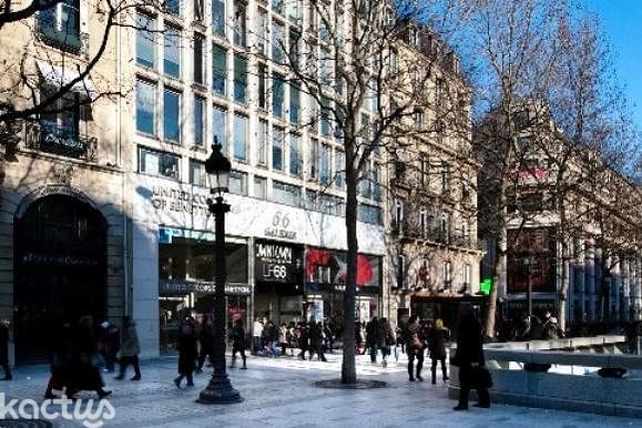 La galerie "66" sur les Champs-Elysées