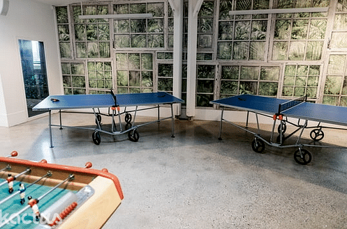 Baby-foot et tables de ping-pong