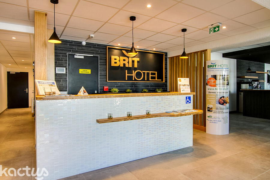 Réception Brit Hotel Reims - La Neuvillette