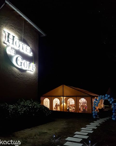 Hotel du Golf by night