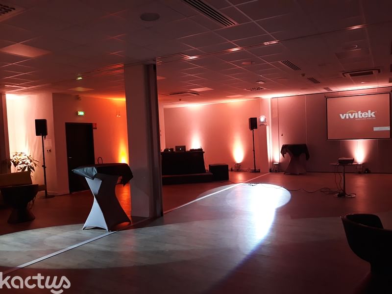 Salle 150 m² configuration soirée danssante