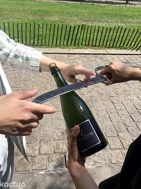 Sabrage Champagne Reims by Escapium